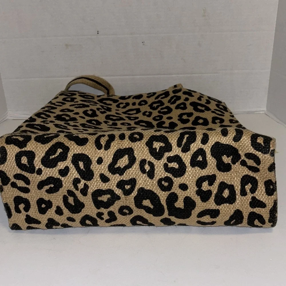 AMERICA & BEYOND TAN AND BLACK LEOPARD PRINT JUTE/CANVAS TOTE WITH TASSEL